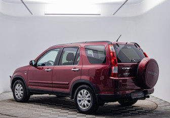 Подержанный автомобиль Honda CR-V 2005 года (3 фото)