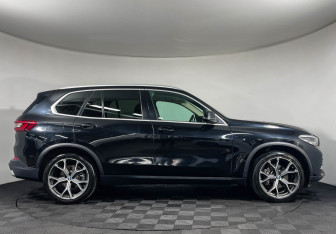 Подержанный автомобиль BMW X5 2020 года (6 фото)