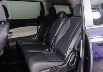 Подержанный автомобиль Kia Carnival 2021 года (11 фото)