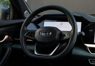 Подержанный автомобиль Geely Monjaro 2023 года (12 фото)