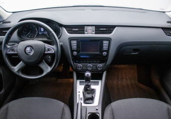 Подержанный автомобиль Skoda Octavia Liftback 2014 года (13 фото)