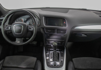 Подержанный автомобиль Audi Q5 2009 года (13 фото)