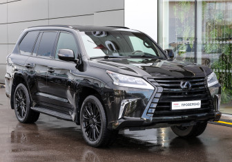 Подержанный автомобиль Lexus LX 2017 года (3 фото)