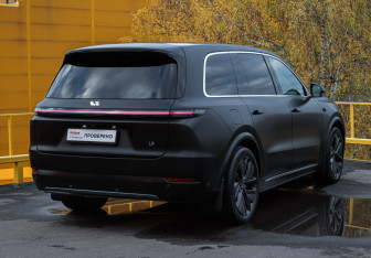 Подержанный автомобиль LiXiang L9 2023 года (4 фото)