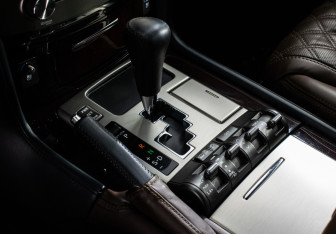 Подержанный автомобиль Lexus LX 2012 года (18 фото)