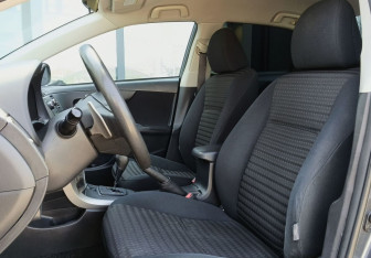 Подержанный автомобиль Toyota Corolla Sedan 2008 года (18 фото)