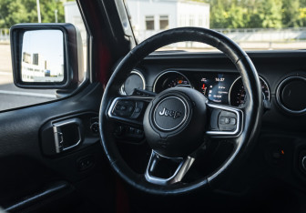 Подержанный автомобиль Jeep Wrangler 2018 года (15 фото)