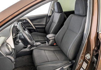 Подержанный автомобиль Toyota RAV4 2017 года (20 фото)