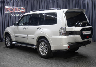 Подержанный автомобиль Mitsubishi Pajero 2019 года (7 фото)