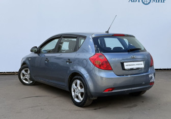 Подержанный автомобиль Kia Ceed Hatchback 2008 года (7 фото)