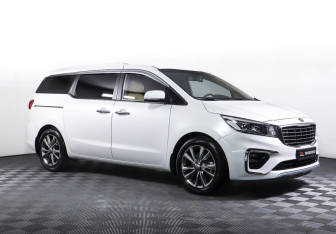 Подержанный автомобиль Kia Carnival 2020 года (3 фото)
