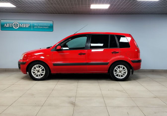 Подержанный автомобиль Ford Fusion 2008 года (8 фото)