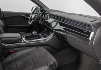 Подержанный автомобиль Audi Q8 2020 года (9 фото)