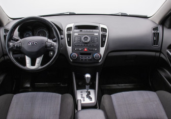Подержанный автомобиль Kia Ceed Hatchback 2012 года (13 фото)