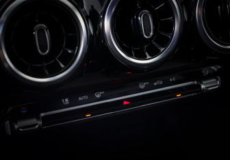 Подержанный автомобиль Mercedes-Benz GLB 2021 года (18 фото)