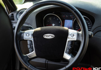 Подержанный автомобиль Ford S-MAX 2006 года (10 фото)