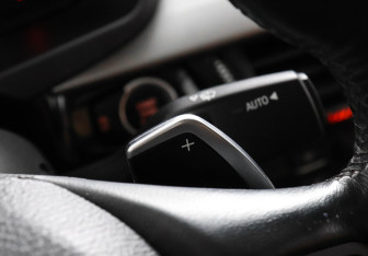 Подержанный автомобиль BMW X6 2015 года (16 фото)