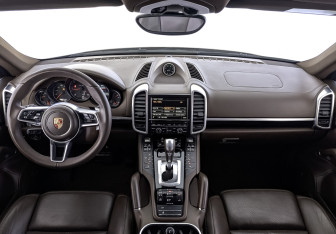 Подержанный автомобиль Porsche Cayenne 2014 года (14 фото)