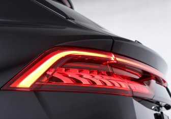 Подержанный автомобиль Audi Q8 2022 года (31 фото)