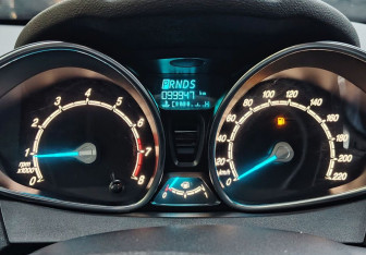 Подержанный автомобиль Ford Fiesta Hatchback 2017 года (14 фото)