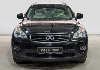 Подержанный автомобиль Infiniti QX50 2015 года (2 фото)