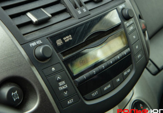 Подержанный автомобиль Toyota RAV4 2011 года (14 фото)