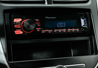 Подержанный автомобиль Hyundai Solaris Hatchback 2015 года (11 фото)