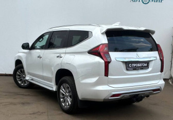Подержанный автомобиль Mitsubishi Pajero Sport 2021 года (6 фото)