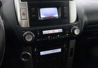 Подержанный автомобиль Toyota Land Cruiser Prado 2011 года (11 фото)