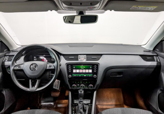 Подержанный автомобиль Skoda Octavia Liftback 2020 года (14 фото)