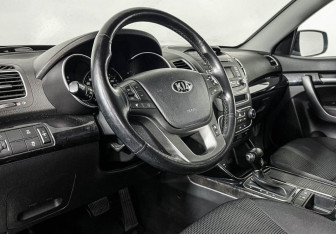 Подержанный автомобиль Kia Sorento 2015 года (13 фото)