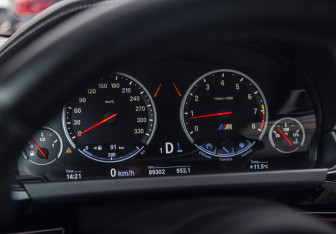 Подержанный автомобиль BMW M6 Sedan 2013 года (20 фото)