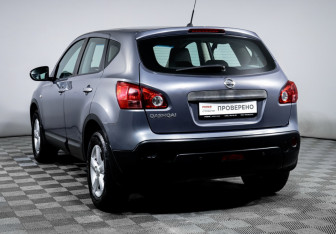 Подержанный автомобиль Nissan Qashqai 2008 года (7 фото)
