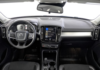 Подержанный автомобиль Volvo XC40 2019 года (14 фото)