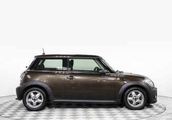 Подержанный автомобиль MINI Hatch 2011 года (4 фото)