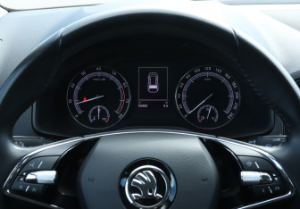 Подержанный автомобиль Skoda Karoq 2022 года (11 фото)
