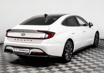 Подержанный автомобиль Hyundai Sonata 2022 года (5 фото)