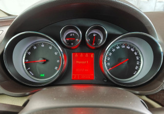 Подержанный автомобиль Opel Insignia Wagon 2011 года (12 фото)