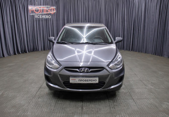 Подержанный автомобиль Hyundai Solaris Sedan 2012 года (2 фото)