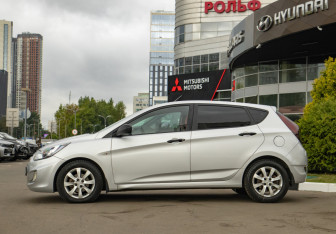 Подержанный автомобиль Hyundai Solaris Hatchback 2013 года (6 фото)