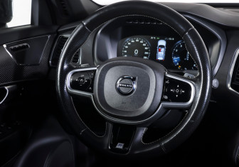 Подержанный автомобиль Volvo XC90 2017 года (13 фото)