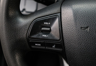 Подержанный автомобиль Kia Rio Sedan 2012 года (19 фото)