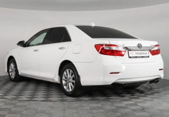 Подержанный автомобиль Toyota Camry Sedan 2012 года (7 фото)