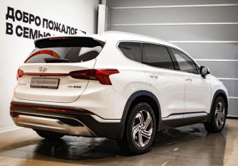 Подержанный автомобиль Hyundai Santa Fe 2022 года (4 фото)