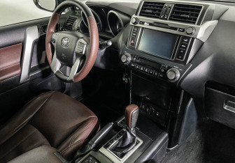 Подержанный автомобиль Toyota Land Cruiser Prado 2015 года (9 фото)