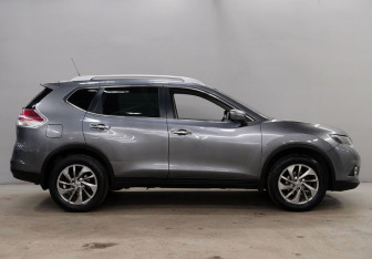 Подержанный автомобиль Nissan X-Trail 2016 года (8 фото)
