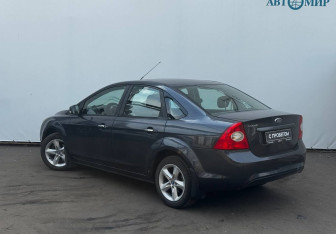 Подержанный автомобиль Ford Focus Sedan 2010 года (6 фото)
