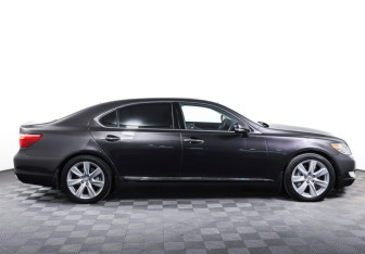Подержанный автомобиль Lexus LS 2010 года (4 фото)