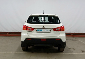 Подержанный автомобиль Mitsubishi ASX 2012 года (6 фото)