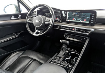 Подержанный автомобиль Kia K5 2021 года (30 фото)